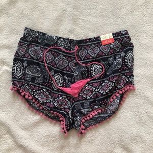 NWT WILD & FREE POM SHORTS